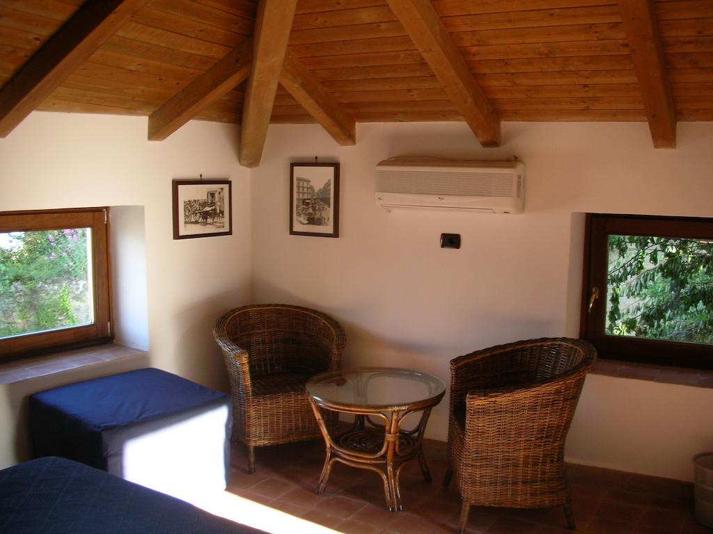 Guest House Pedamentina Naples Room photo